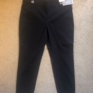 BRAND NEW Maurices Black Pull On Skinny Ankle